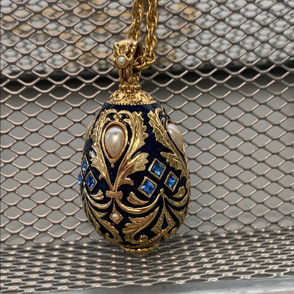 Joan Rivers Egg Necklace - Picture 7 of 7